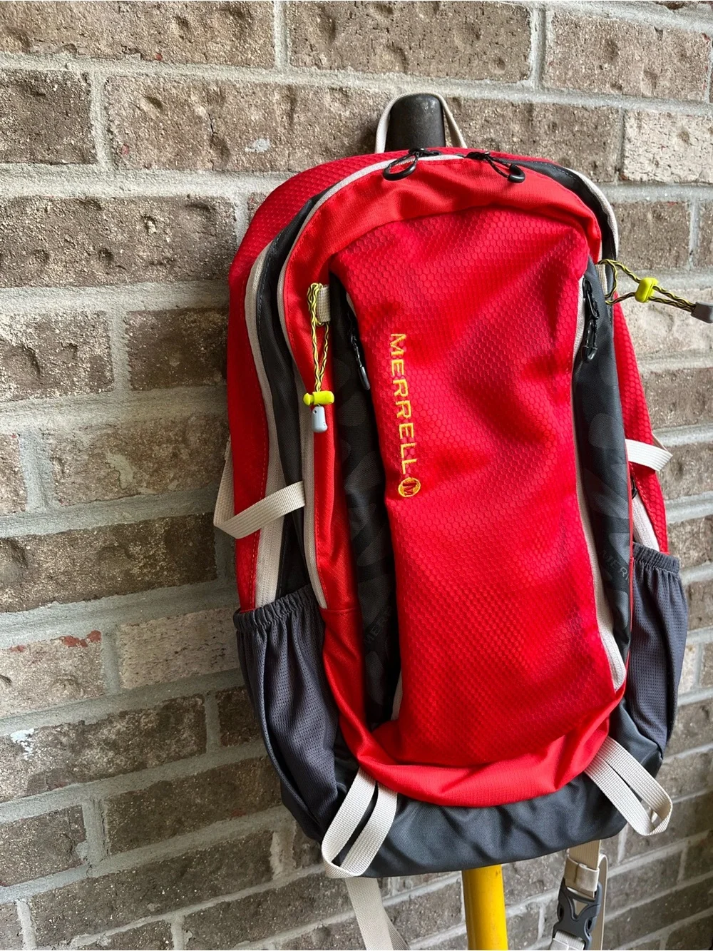 Merrell OAB13 Hiking Backpack 20L Bag Free Motion Tech